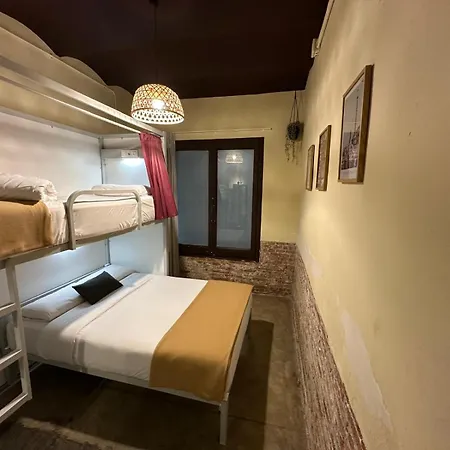 Hostal The Loft House *