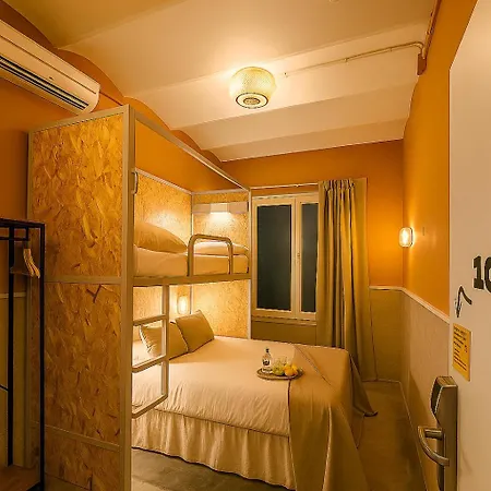 The Loft House 호스텔