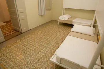 The Loft House بيت شباب برشلونة