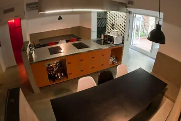 بيت شباب The Loft House