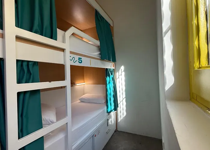 بيت شباب The Loft House